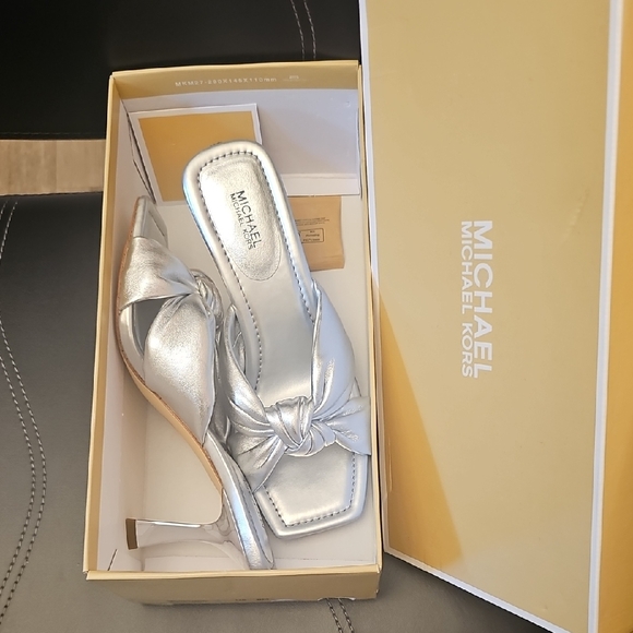 Michael Kors Silver Heels with Kitten Heel and Open Toe - Picture 1 of 2